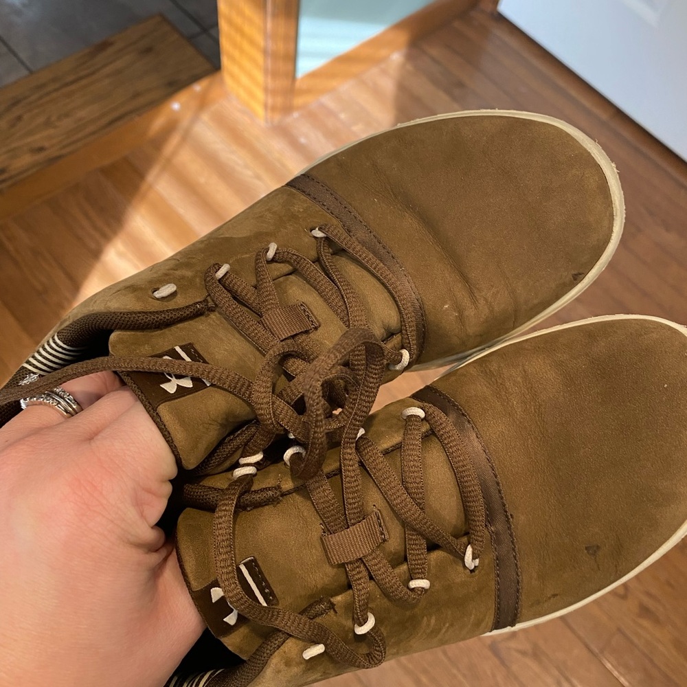 Brown Under Armor tennis shoe.